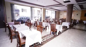 Hotel La Capitale - Image 4