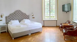 Pałac Popielów w Kurozwękach - pokoje w Oficynie i Oranżerii - Image 2