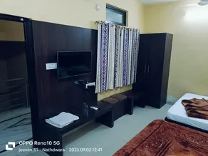 Hotel Gopi Vallabh 966o9o1oo6 150mtr from shreenathji temple only By SK - Image 4