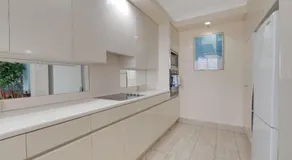 Stylish 1BR Beachside Escape - Heart of Gold Coast - Image 4