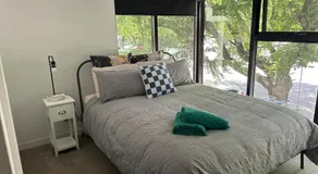 Plush 221 Midnight Braddon 2bedroom 2bathroom Free parking Free wifi - Image 2
