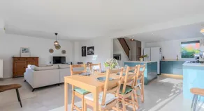Beautiful 4 bedroom house with parking and garden - Image 3