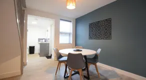 Stylish City Centre Home - Image 3