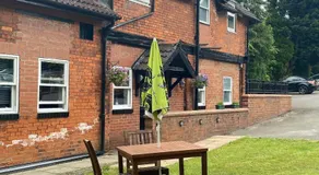 The lodge at Carlton tavern free parking - Image 5