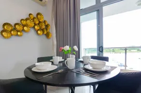 Lux 3BR Suite Puteri Harbour Near Legoland & Hello Kitty with Water Views - Image 4