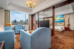 New Land Hotel - Image 2