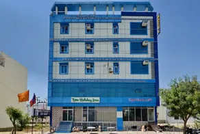 Hotel New Holiday Inn - Image 5