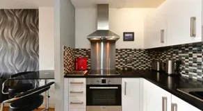 Great Value Century Wharf Apartment Near Cardiff Bay with Off Road Parking - Image 2