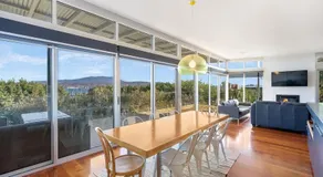 Getaway Hideaway-close to beach Sleeps-8 - Image 3
