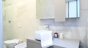 Isola Apartments - Image 2