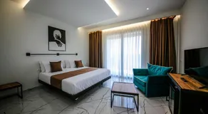 Olive Farmhouse - Image 2