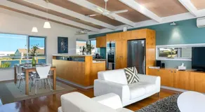 Walk to the beach - Family friendly - Wifi - The Tall House - Image 3