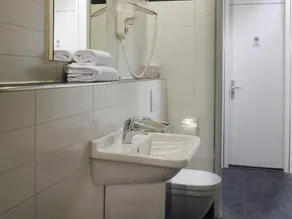 Mercure Hotel Schiphol Terminal - Image 3