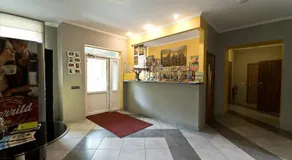 Happy Hotel - Image 3