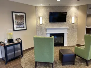 Baymont Inn & Suites DeKalb - Image 4