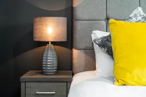 Elegant Flat Near Stonehenge, Amesbury Town Centre Smart TVs Netflix FREE PARKING - Image 3