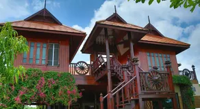 Hidden Holiday House - Image 2