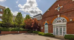 Wild Roses Serviced Apartments - City Airport - Image 2