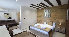 Madison Lux - Image 2