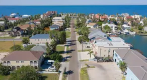 Ground Floor Apartment with Pool Walk to Beach - Image 5