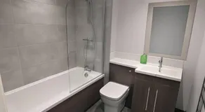Melbourne House Apartment Near Train Station! - Image 2