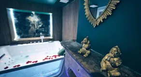 Stanislas Sensual Bali Love Room Jacuzzi 300m place Stanislas - Image 5