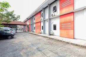 RedDoorz near T1 Juanda Airport - Image 4