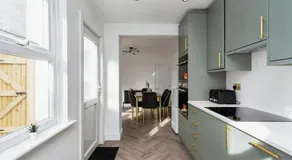 Spacious Stylish House Sleeps 12 in Central Tonbridge - Image 5