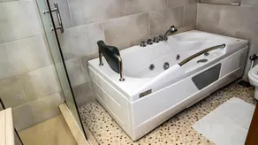 Regency Inn Hotel - Image 5