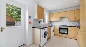 Riverview, studio style room near station R3 - Image 5