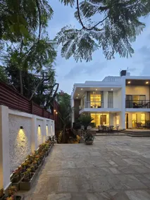 Hotel Royal Villa - Image 3