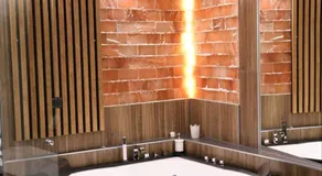 Design Apartment GRAND SPA LUX 4 STAR "MALIBU" Completely PRIVATE Wellness & Spa FREE INCLUDED Jacuzzi & Salt Wall & Fire place & 3D Ceilings & Business WiFi & NETFLIX & LED Lights & Keyless code entry & FULL SMART APP & SECURE 2 Parking place - Image 2