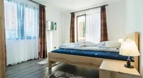 Pensiunea Farmecul Naturii și căsuțe individuale de închiriat Colibița - Image 2