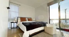 The Shoreline - Absolute Beachfront 2BR Batehaven - Image 2