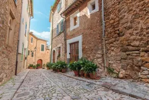 Casa de piedra tradicional, zona tranquila con impresionantes vistas a la montaña - Image 3