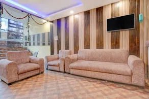 Super Townhouse Central Prayagraj Bus Terminal Formerly Amba Palace - Image 3