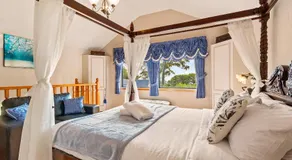 StayAU Bayview Candlewick Suite SPA in Dandenong - Image 2