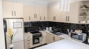 2 bedroom Apartment in Ashfield, 200m to train station,Free Parking - Image 2
