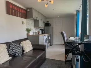 Cosy Garden Home with Smart TV & Motorway Access - Image 5