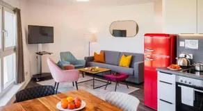 URBAN ISLAND - Riverside Apartments - Image 5