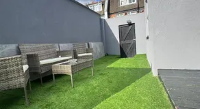 Newly Built Modern Studio House with Parking - Image 5