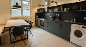 YFB-170m2 Apartment für bis zu 15, modern, 1min zu UBahn, Ruhige Lage, Parkplätze, WIFI, Netflix, Kindergerecht - Image 2