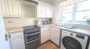 Shaftesbury 2-Bed House with Parking - Image 2