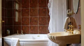 Hanora's Cottage Guesthouse and Restaurant - Image 2