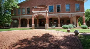 Tsumeb Theater Guesthouse - Image 5