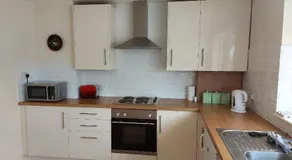 Canalside village house - Image 3