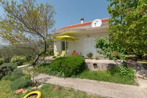 Holiday Home Flower House - Image 3