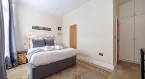 Beautiful light filled apartment in London - Image 2