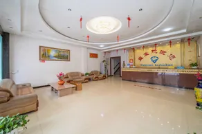 Lanbao Business Hotel - Image 2