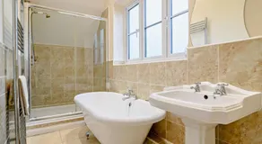 5 Bed in Glastonbury oc-91657 - Image 2